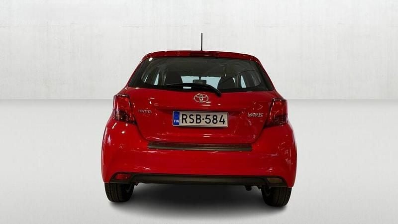 Käytetty Toyota Yaris Active 99 HP (72 kW) 2015 Punainen Viistoperä