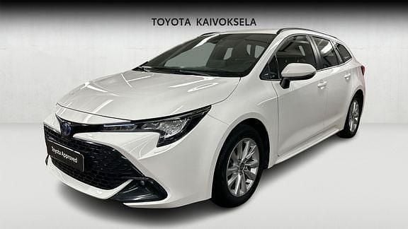 Valkoinen Käytetty 2024 Toyota Corolla Active Farmari | 28 490 € (Perustarjous) - Kuva 1/4
