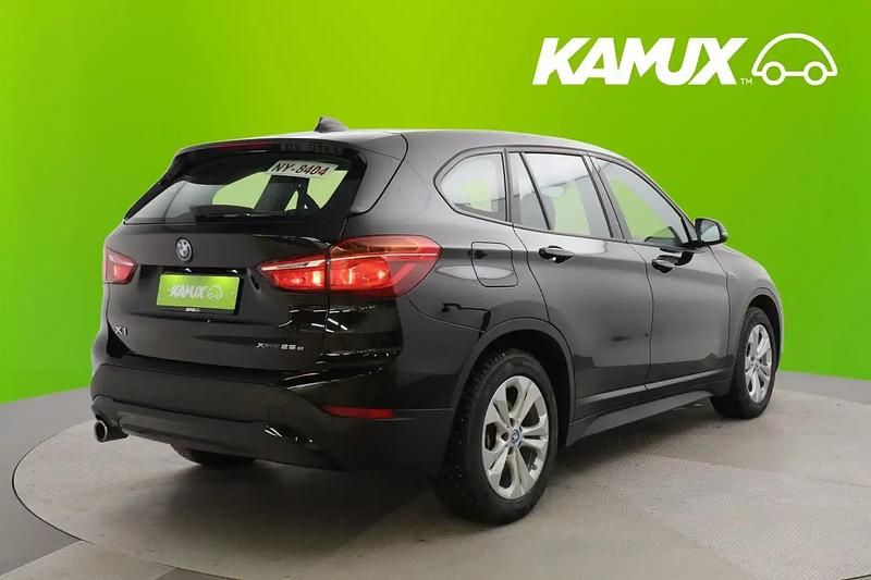 Käytetty BMW X1 Advantage 125 HP (91 kW) 2021 Musta Katumaasturi