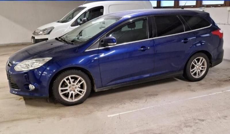 Käytetty Ford Focus Titanium 125 HP (91 kW) 2014 Sininen Farmari