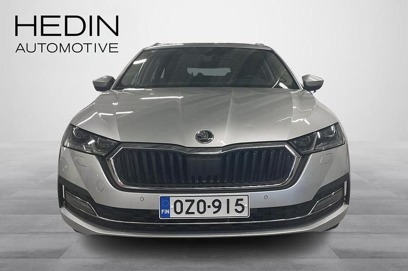 Käytetty Skoda Octavia Style 110 HP (80 kW) 2022 Harmaa Farmari