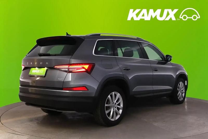 Käytetty Skoda Kodiaq Ambition 150 HP (110 kW) 2022 Hopea / harmaa Katumaasturi