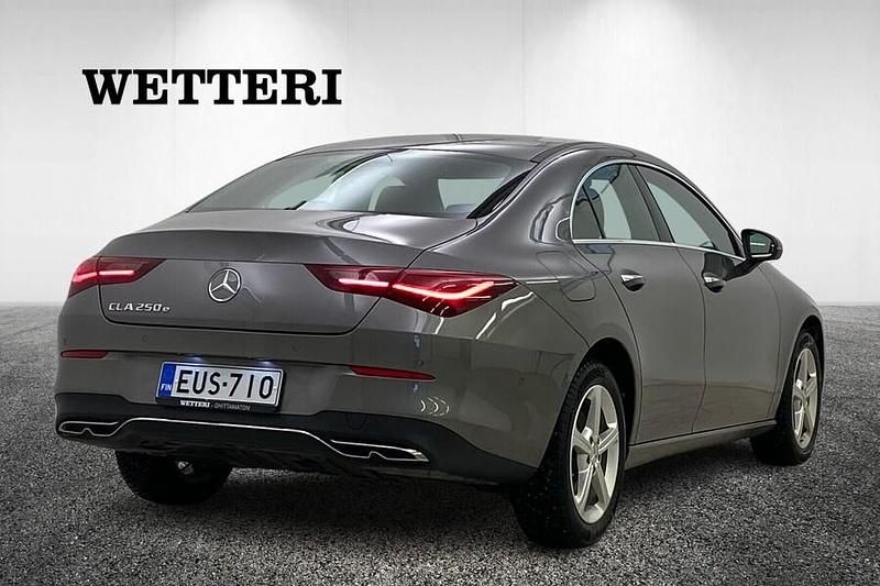 Käytetty Mercedes CLA250e Business 163 HP (119 kW) 2024 Harmaa Sedan