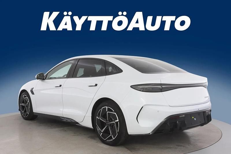 Uusi BYD Seal 389 kW (530 HP) 2025 Val Sedan