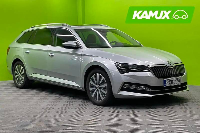Käytetty Skoda Superb Style 156 HP (114 kW) 2022 Hopea / harmaa Farmari