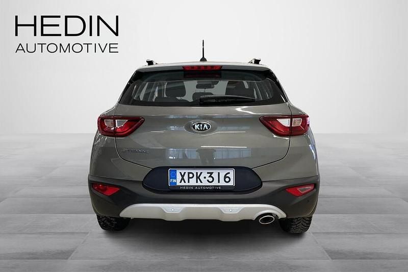 Käytetty Kia Stonic EX 101 HP (74 kW) 2021 Vihreä Katumaasturi