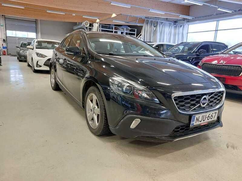 Käytetty Volvo V40 Business Edition 190 HP (139 kW) 2015 Viistoperä