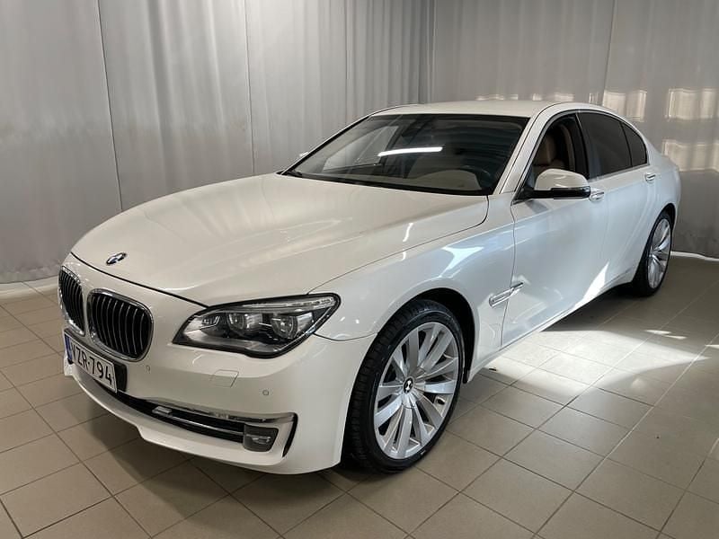 Valkoinen Käytetty 2012 BMW 730 Sedan | 19 800 € - Kuva 1/4