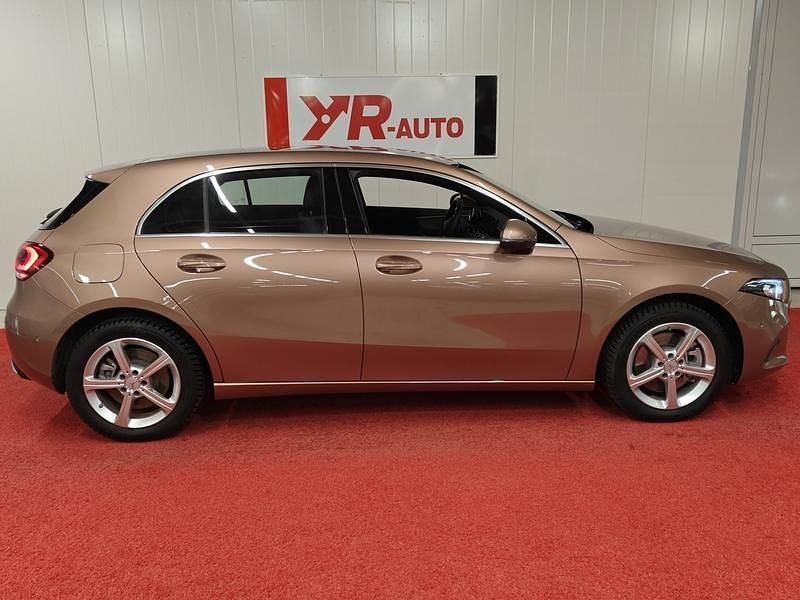 Käytetty Mercedes A250 Business 160 HP (117 kW) 2023 Viistoperä