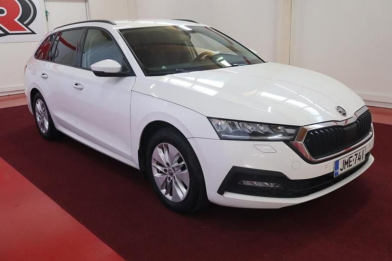 Käytetty Skoda Octavia Ambition 110 HP (80 kW) 2021 Farmari