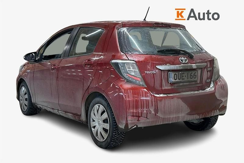 Käytetty Toyota Yaris Hybrid Active 75 HP (55 kW) 2014 Punainen Viistoperä