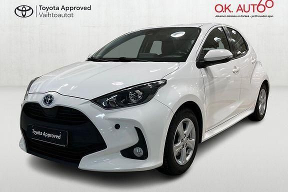 Käytetty Toyota Yaris Active 91 HP (66 kW) 2021 Valkoinen Viistoperä