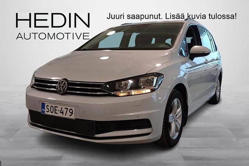 Käytetty VW Touran Comfortline 150 HP (110 kW) 2018 Valkoinen Tila-auto