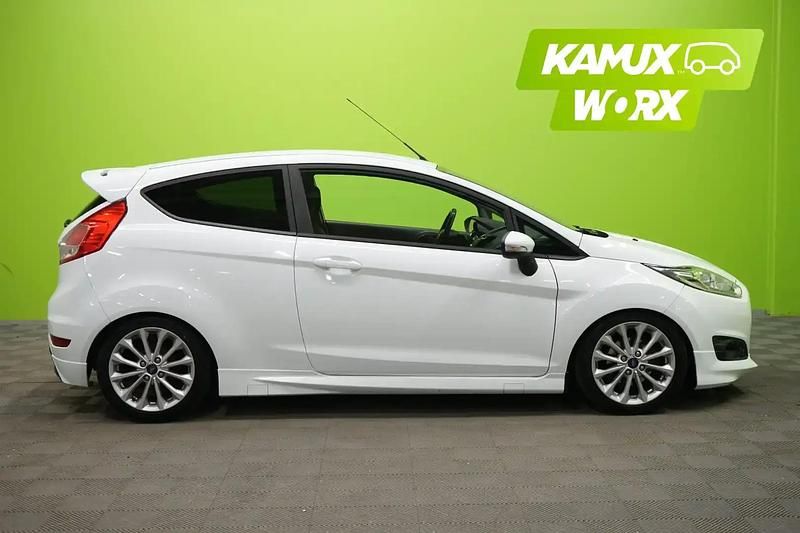 Käytetty Ford Fiesta 95 HP (69 kW) 2016 Valkoinen Viistoperä