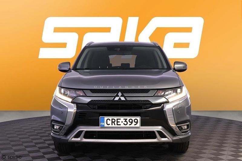 Käytetty Mitsubishi Outlander P-HEV Intense 224 HP (164 kW) 2020 Katumaasturi