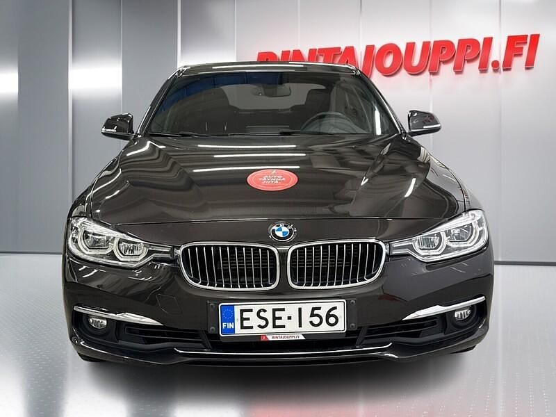 Käytetty BMW 330e Comfort Edition 252 HP (185 kW) 2016 Ruskea Sedan