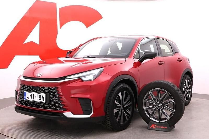 3u5 Käytetty 2024 Lexus LBX Launch Edition Katumaasturi | 37 990 € (Perustarjous) - Kuva 1/4