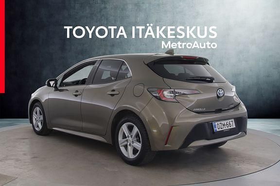 Käytetty Toyota Corolla Active 121 HP (88 kW) 2022 Met. ruskea (beige) Viistoperä