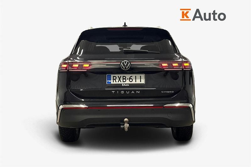 Käytetty VW Tiguan Business 150 HP (110 kW) 2024 Musta Katumaasturi