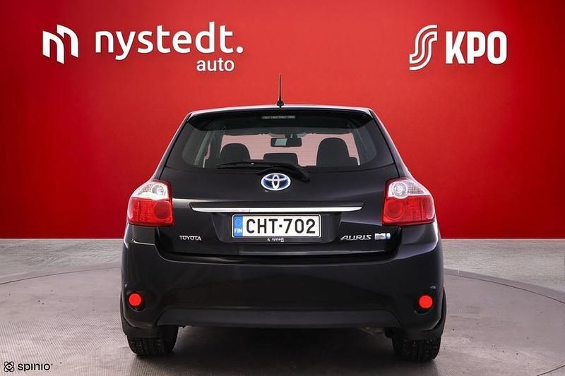 Käytetty Toyota Auris Hybrid Plus 99 HP (72 kW) 2010 Musta Viistoperä