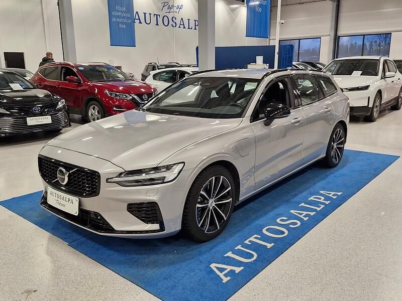 Käytetty Volvo V60 Plus 350 HP (257 kW) 2023 Farmari