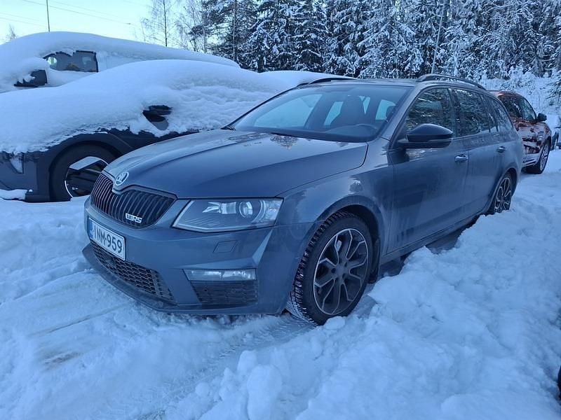 Käytetty Skoda Octavia RS 184 HP (135 kW) 2017 Harmaa Farmari
