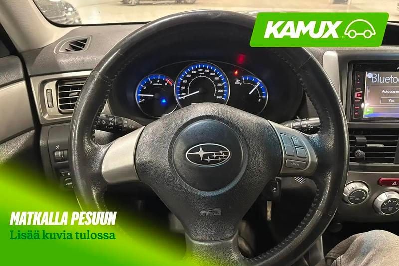 Käytetty Subaru Forester 147 HP (108 kW) 2010 Hopea / harmaa Katumaasturi