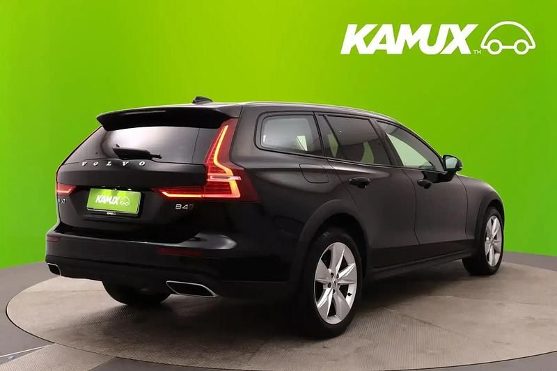 Käytetty Volvo V60 CC Business Edition 197 HP (144 kW) 2021 Musta Farmari