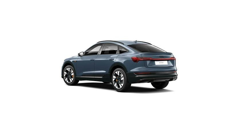 Käytetty Audi e-tron Sportback S-Line 300 kW (408 HP) 2022 Sininen Katumaasturi