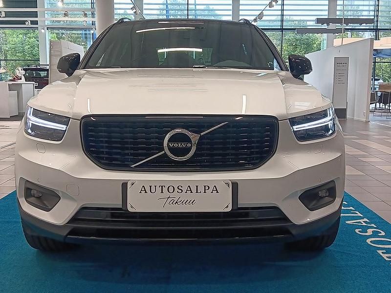 Käytetty Volvo XC40 R-Design 287 HP (211 kW) 2021 707 Katumaasturi