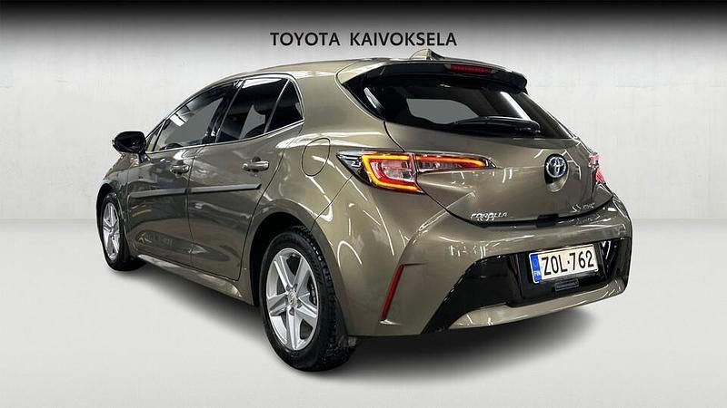 Käytetty Toyota Corolla Edition 122 HP (89 kW) 2022 Ruskea (beige) Viistoperä