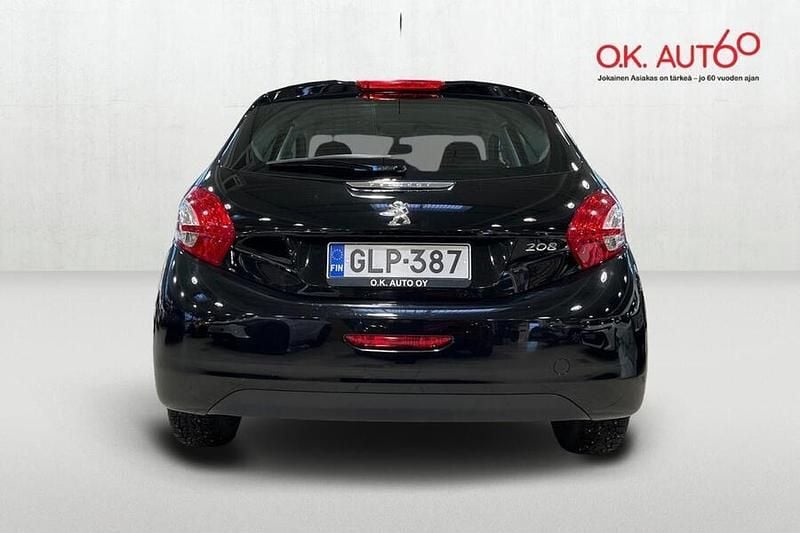Käytetty Peugeot 208 82 HP (60 kW) 2015 Musta Viistoperä