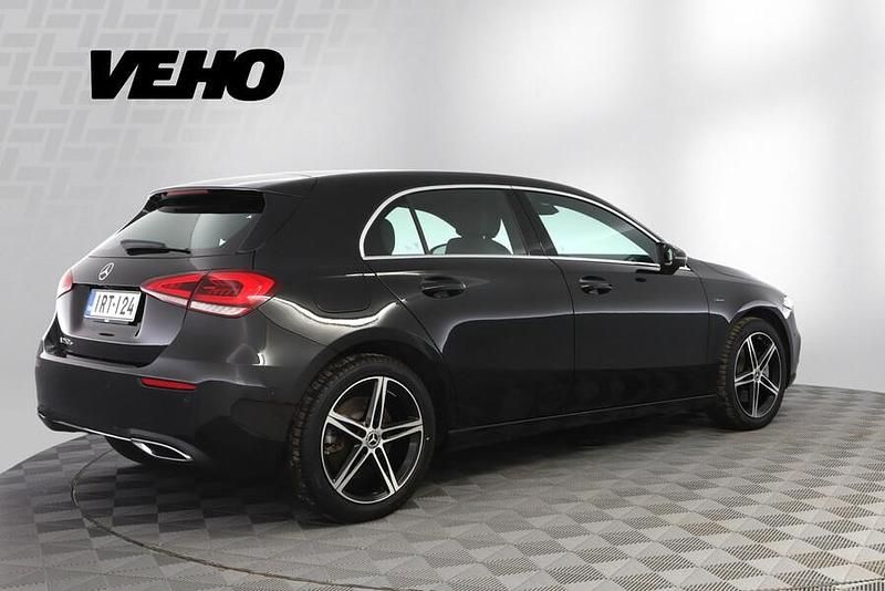 Käytetty Mercedes A250 Business 160 HP (117 kW) 2020 Musta Viistoperä