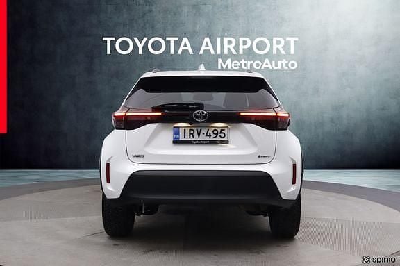 Käytetty Toyota Yaris Cross Edition 116 HP (85 kW) 2024 Valkoinen Katumaasturi