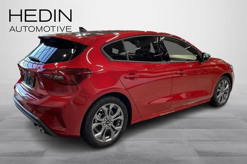 Käytetty Ford Focus ST-Line 155 HP (114 kW) 2025 Punainen Viistoperä