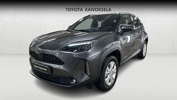 Harmaa Käytetty 2025 Toyota Yaris Cross Plus Katumaasturi | 31 890 € (Perustarjous) - Kuva 1/4