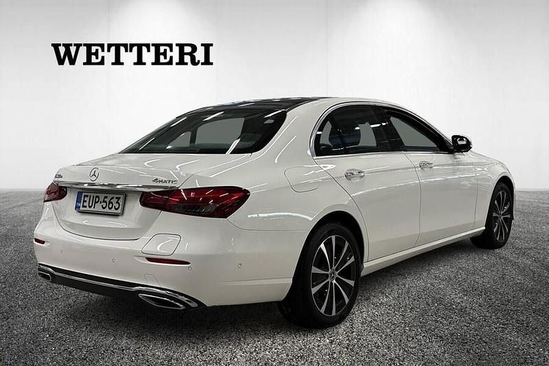 Käytetty Mercedes E300 Edition 211 HP (155 kW) 2023 Sedan