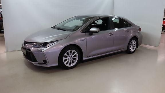 Käytetty Toyota Corolla Active 97 HP (71 kW) 2020 Hopea Sedan