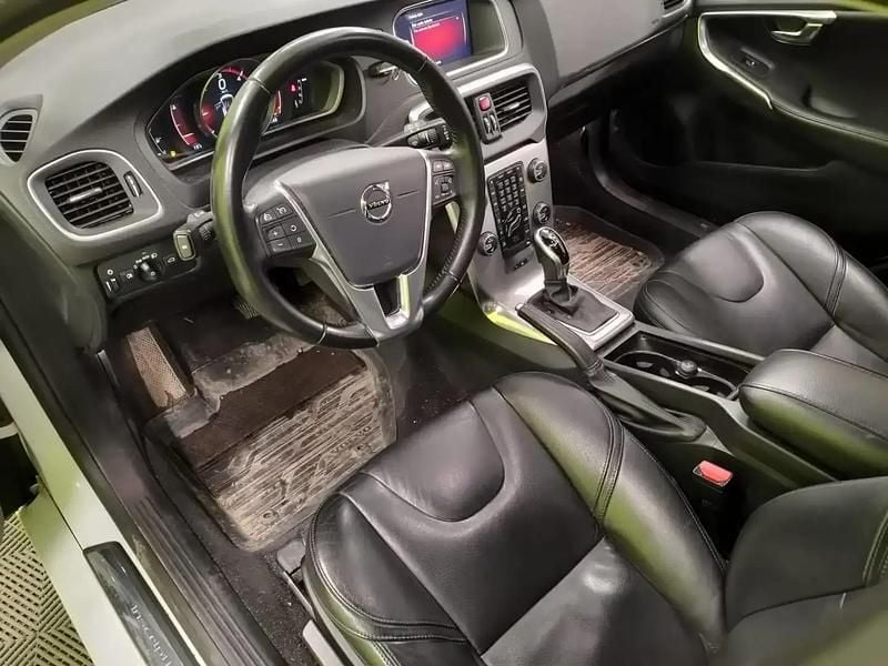 Käytetty Volvo V40 Business Edition 120 HP (88 kW) 2018 Valkoinen Sedan