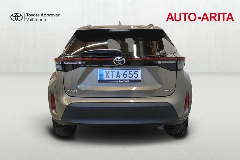 Käytetty Toyota Yaris Cross Edition 116 HP (85 kW) 2024 Ruskea Katumaasturi