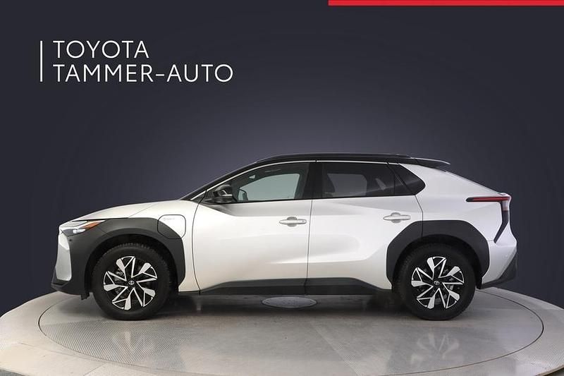 Käytetty Toyota bZ4X Edition 50 kW (69 HP) 2024 Musta Katumaasturi