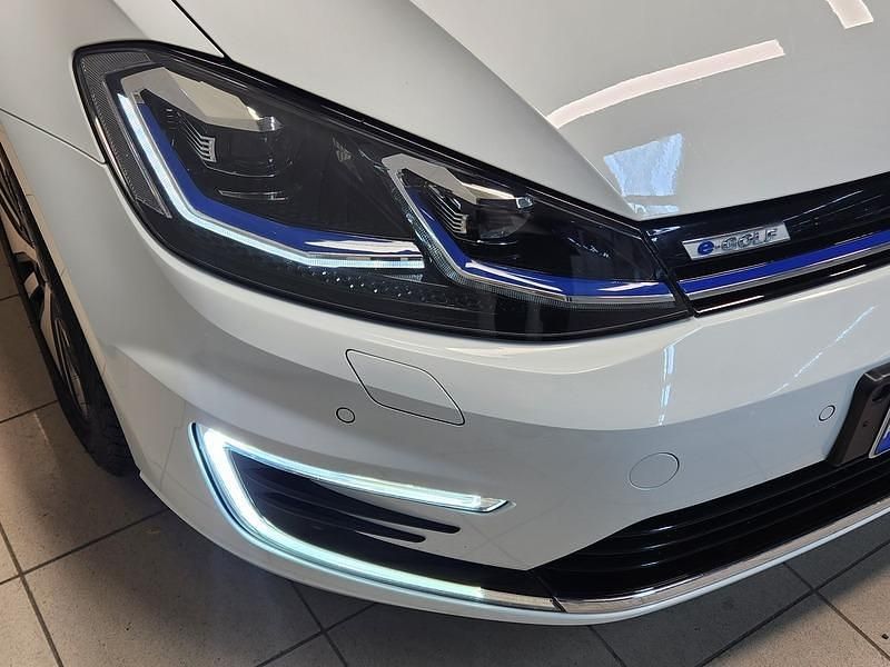 Käytetty VW e-Golf 100 kW (136 HP) 2019 Valkoinen Viistoperä