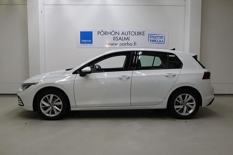 Käytetty VW Golf VIII Comfortline 131 HP (96 kW) 2022 Viistoperä