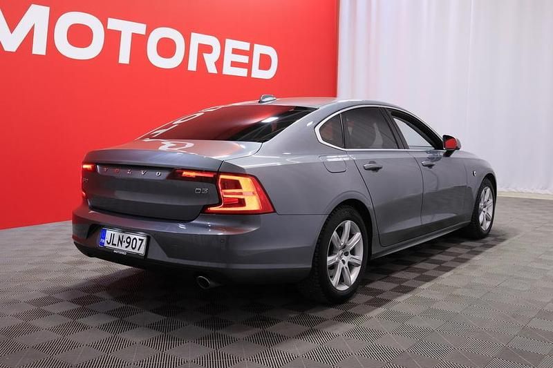 Käytetty Volvo S90 Momentum 150 HP (110 kW) 2020 Sedan