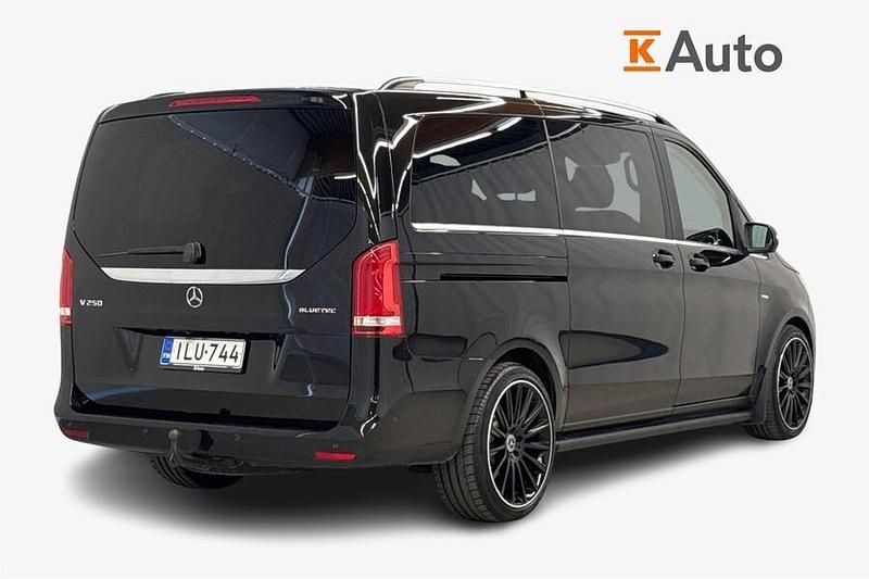 Käytetty Mercedes V250 Avantgarde 190 HP (139 kW) 2015 Tila-auto