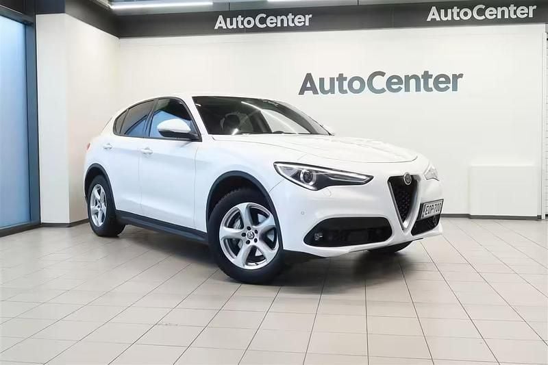 Valkoinen Käytetty 2017 Alfa Romeo Stelvio Super Katumaasturi | 23 800 € - Kuva 1/4