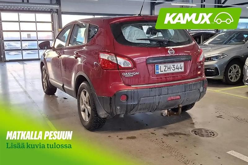 Käytetty Nissan Qashqai Acenta 150 HP (110 kW) 2011 Punainen Katumaasturi