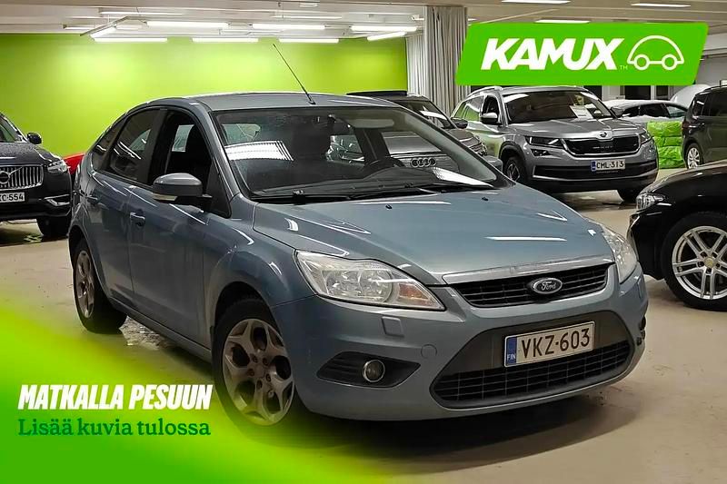 Käytetty Ford Focus Trend 101 HP (74 kW) 2010 Hopea / harmaa Sedan