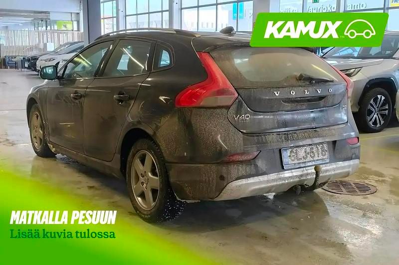 Käytetty Volvo V40 CC Business Edition 114 HP (83 kW) 2014 Musta Farmari