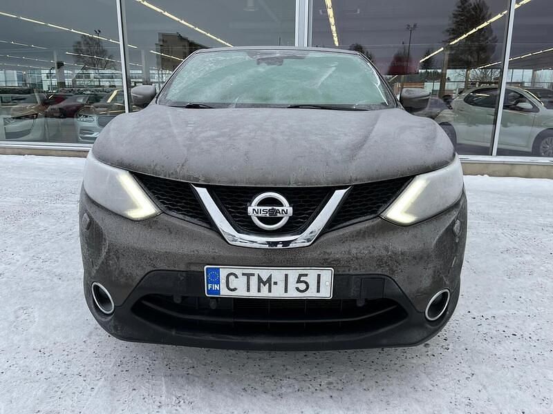 Käytetty Nissan Qashqai Acenta 116 HP (85 kW) 2015 Ruskea Katumaasturi